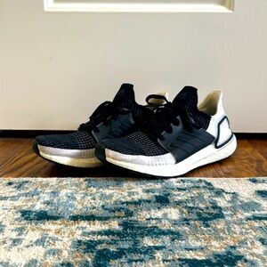 Adidas Ultraboost Black/white Mens size 7 but fits as a Women’s Size 9